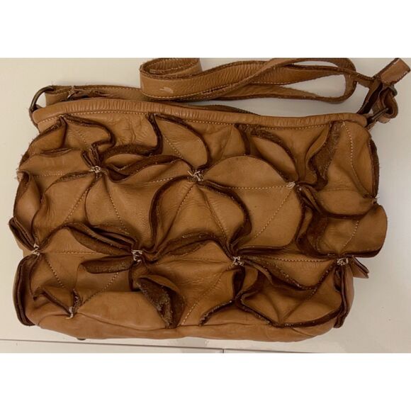 Sundance Italian cognac-colored leather Petola crossbody bag - Picture 3 of 9